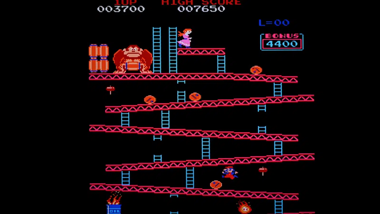 An arcade screen of the original Donkey Kong arcade classic. 