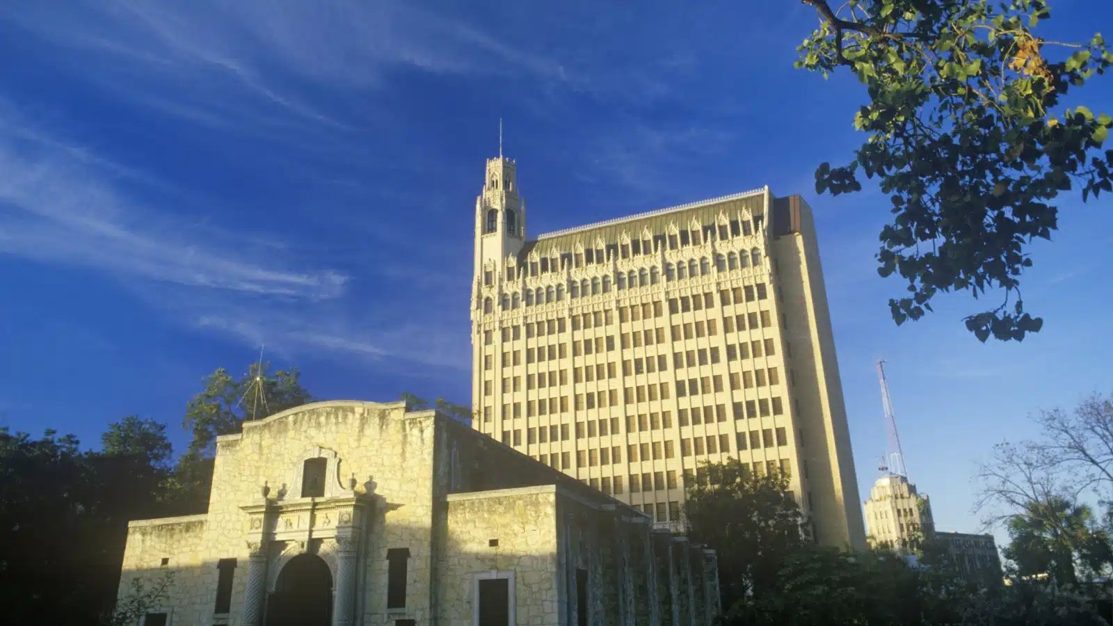The Alamo with the Emily Morgan Hotel in the background highlighting the hotel's great location in downtown San Antonio.