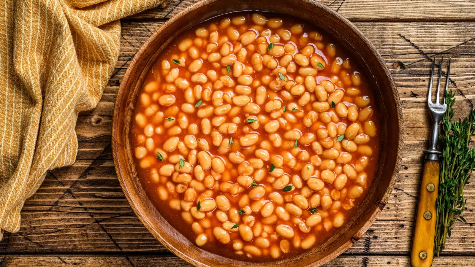 Backed beans with herb.