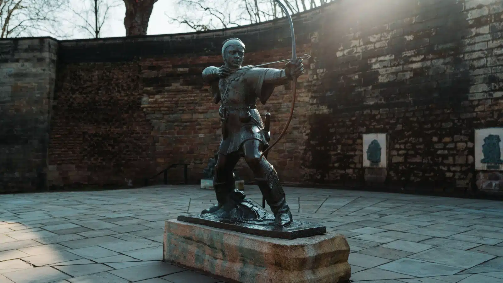 The Robin Hood Prince of Thieves statue in Nottingham.