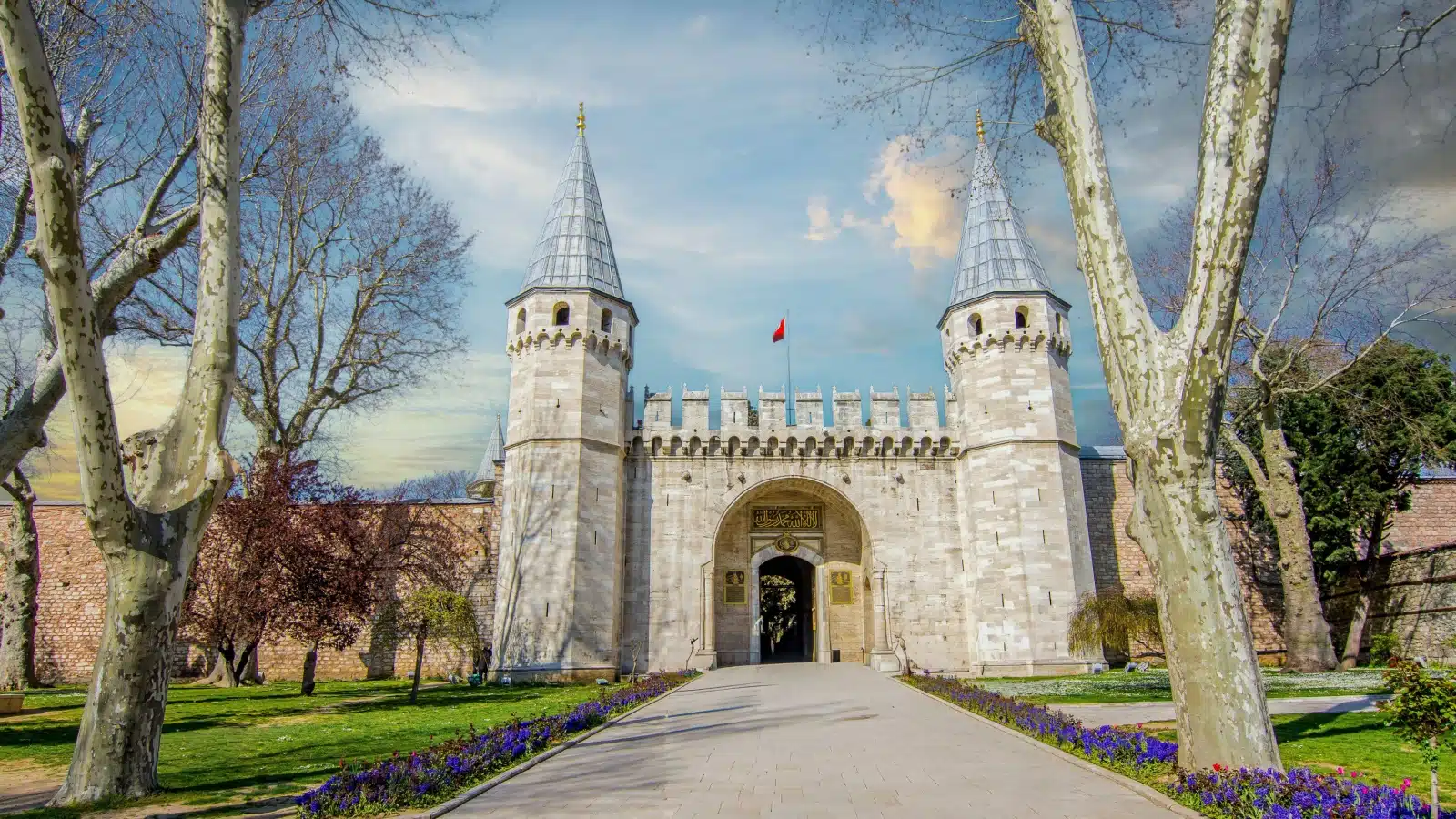 The gate at Salutation view in Topkapi Palace, Istanbul.