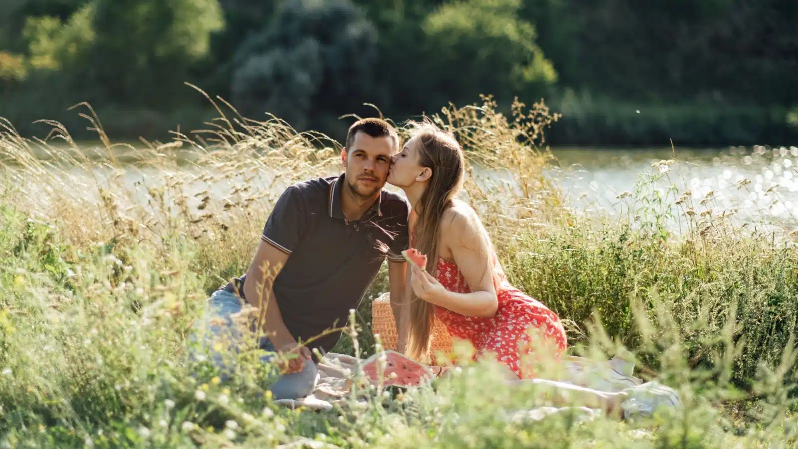 A couple enjoys a cheap picnic date.