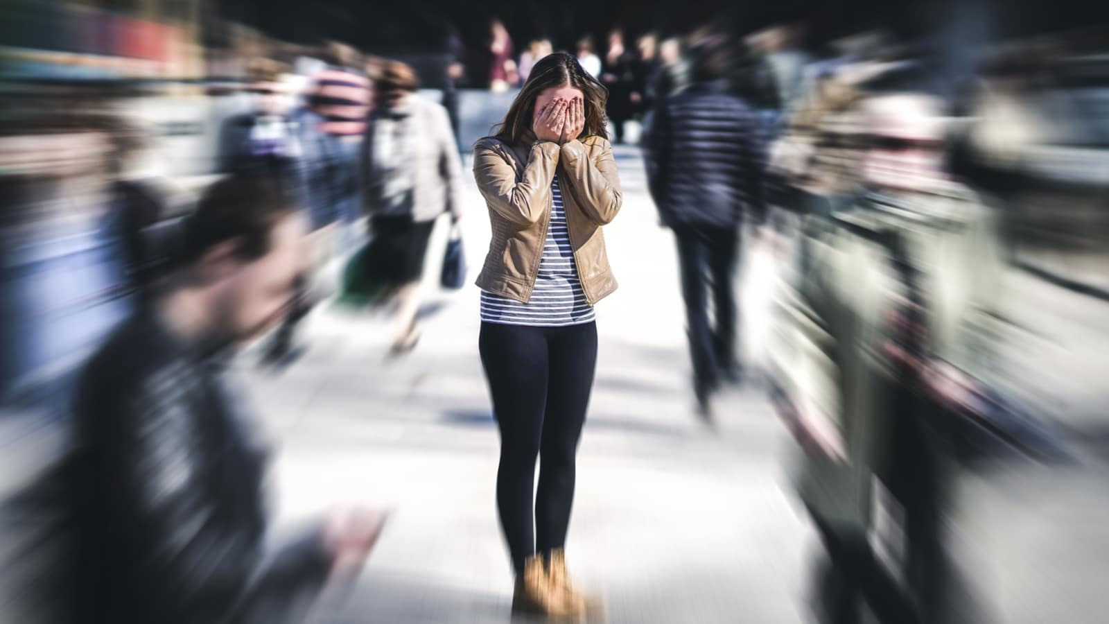 A woman has a panic attack in the middle of a crowded street, and everyone around her ignores her to show how society is broken.