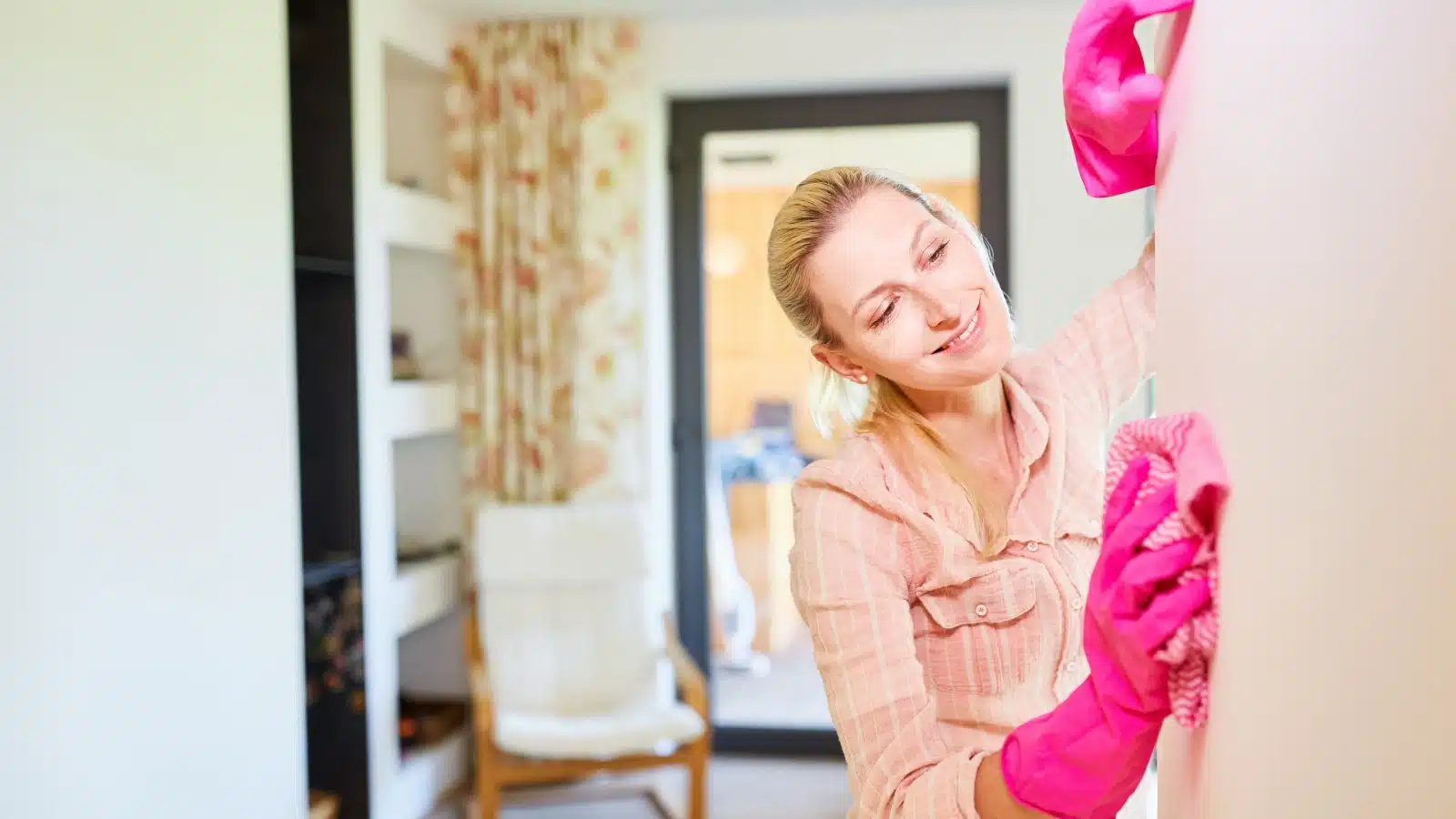 A woman washes the wall.