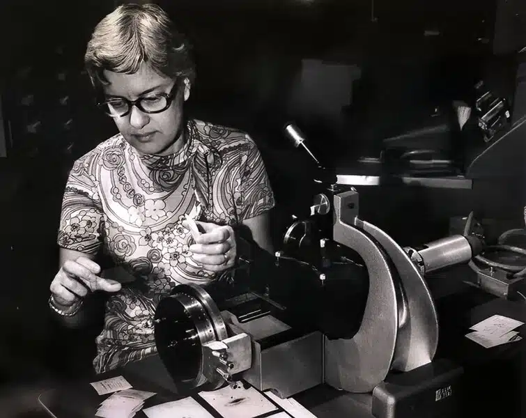Vera Rubin measuring spectra in 1974 at the Department of Terrestrial Magnetism at the Carnegie Institution in Washington, D.C.